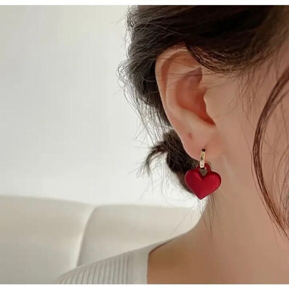 NWT Red Heart Shape Design Gold Buckle Clip Drop Earrings - Picture 5 of 7